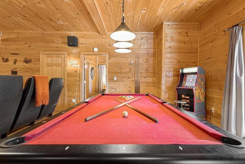 Movie Theater Hot Tub View Mountain Escape Villa Gatlinburg Luaran gambar