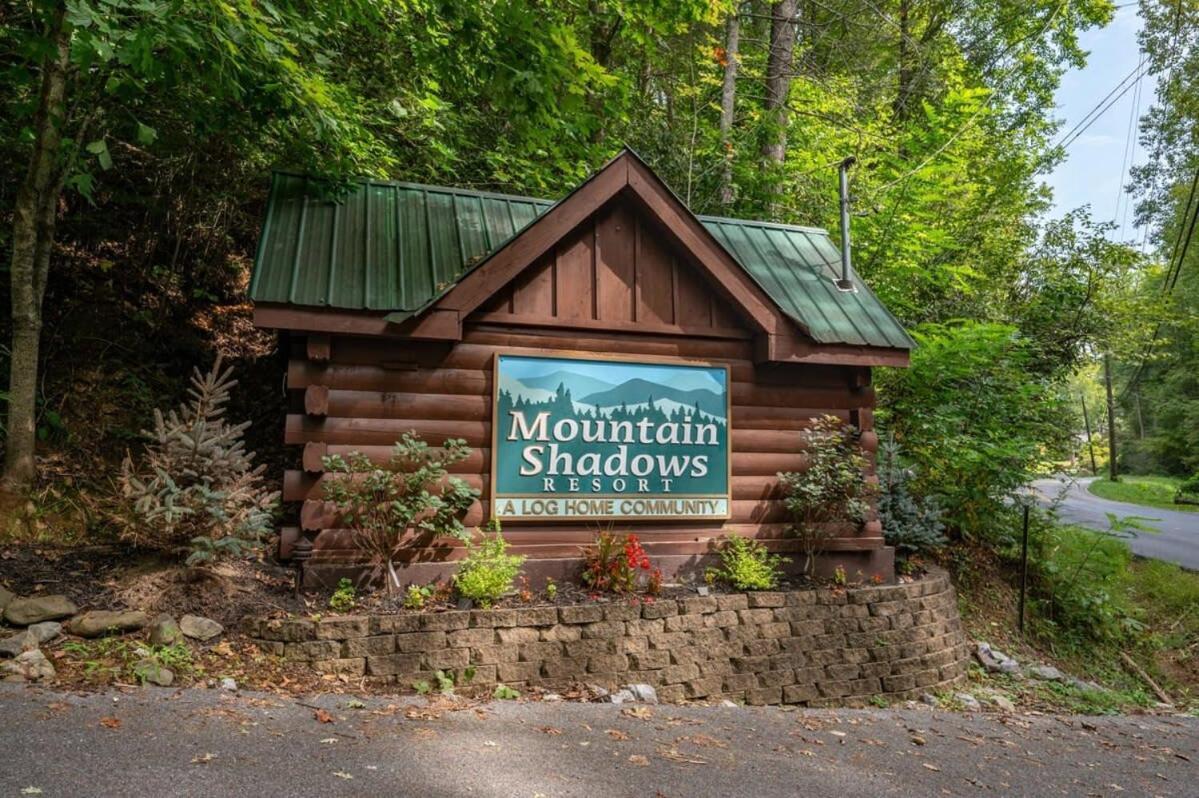 Movie Theater Hot Tub View Mountain Escape Villa Gatlinburg Luaran gambar