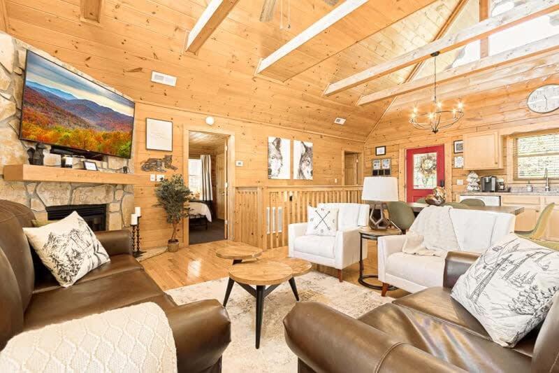 Movie Theater Hot Tub View Mountain Escape Villa Gatlinburg Luaran gambar