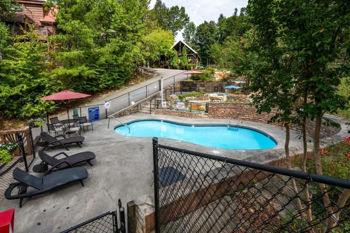 Movie Theater Hot Tub View Mountain Escape Villa Gatlinburg Luaran gambar